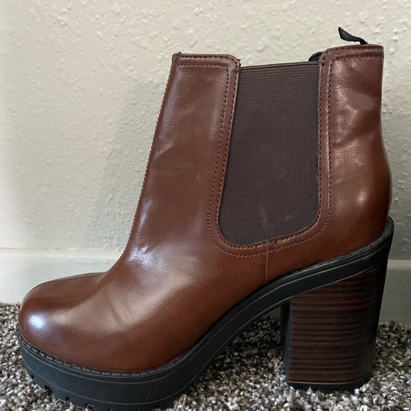 H&M Boots. Size 39. Fits like (8.5-9) Brown & Black - Picture 4 of 6